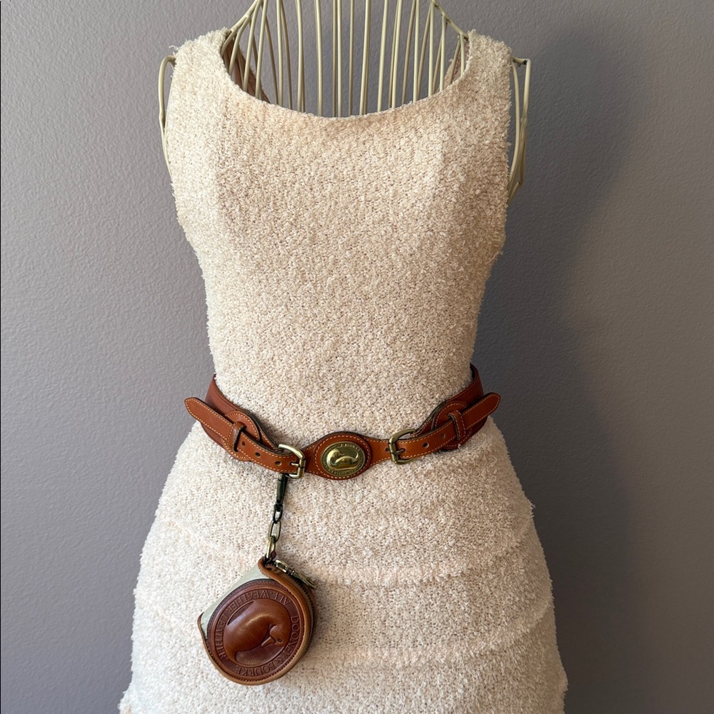 Unique vintage Dooney & Bourke 2PC Leather belt & coin purse